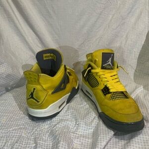 2021 Jordan 4 Retro Lightning